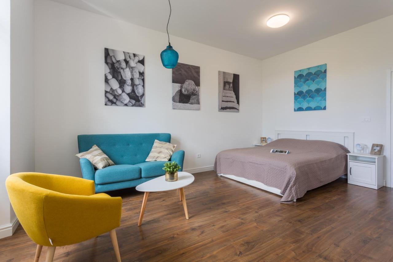 Bu2 Pula Studio Apartment Exterior foto