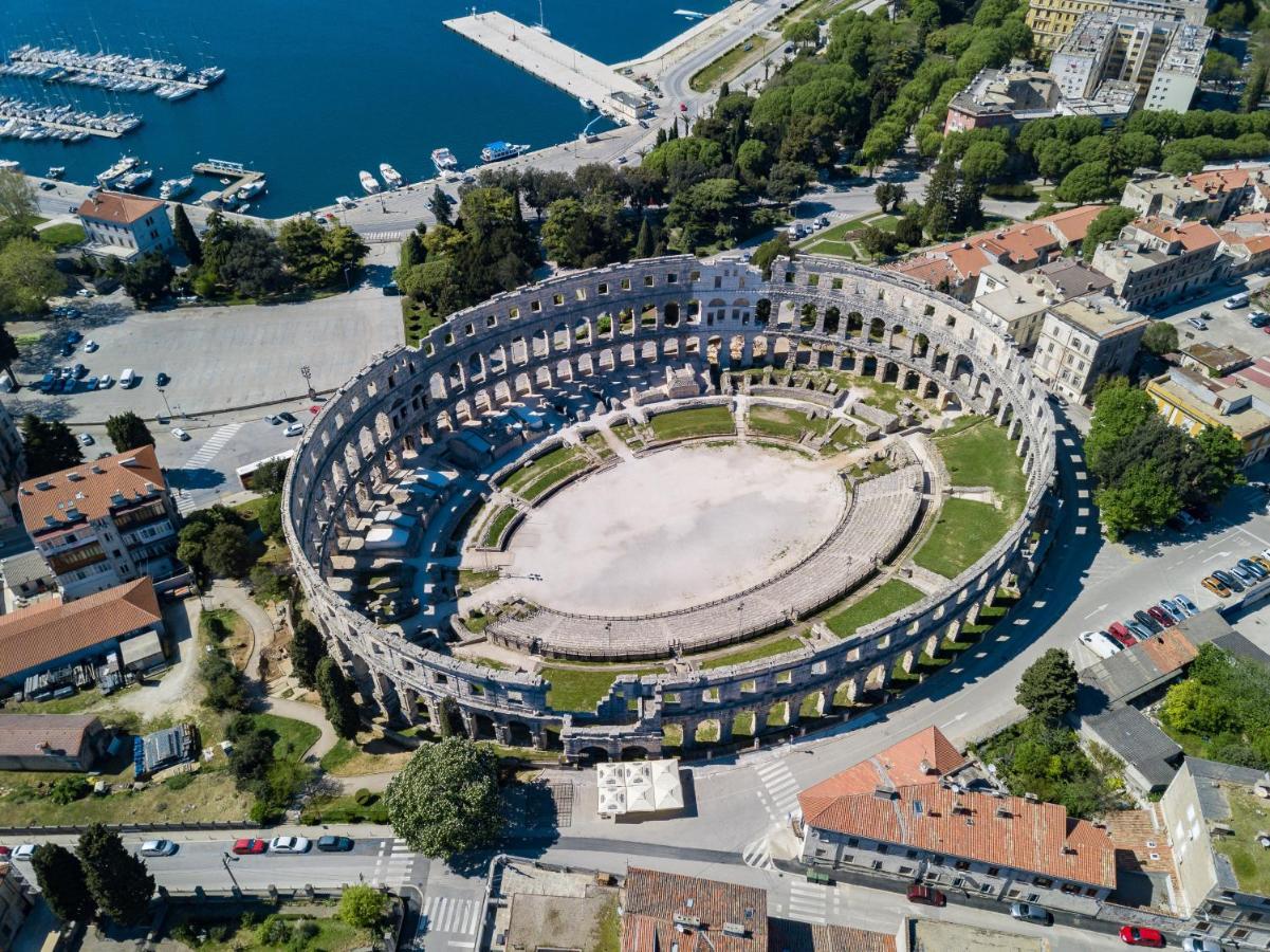Bu2 Pula Studio Apartment Exterior foto