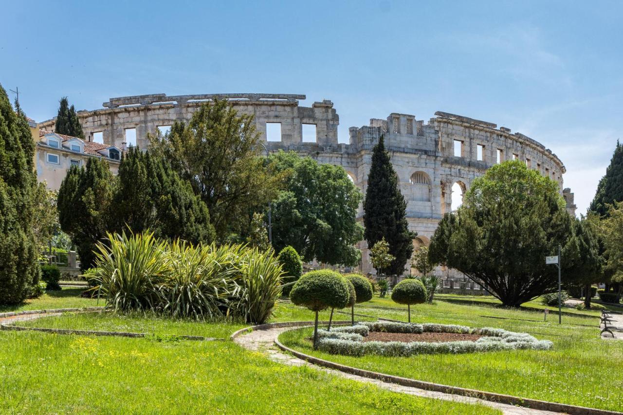 Bu2 Pula Studio Apartment Exterior foto